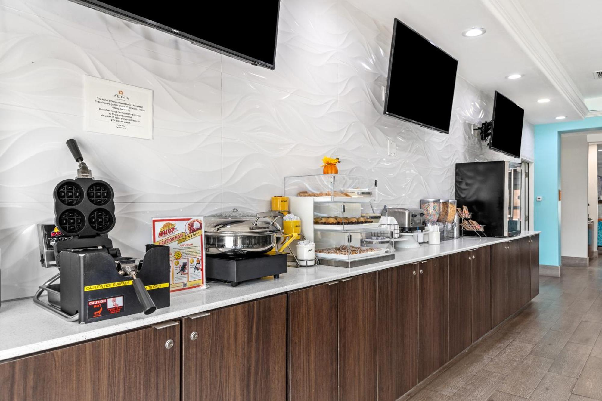 La Quinta Inn Suites By Wyndham Raymondville Harlingen Exterior foto